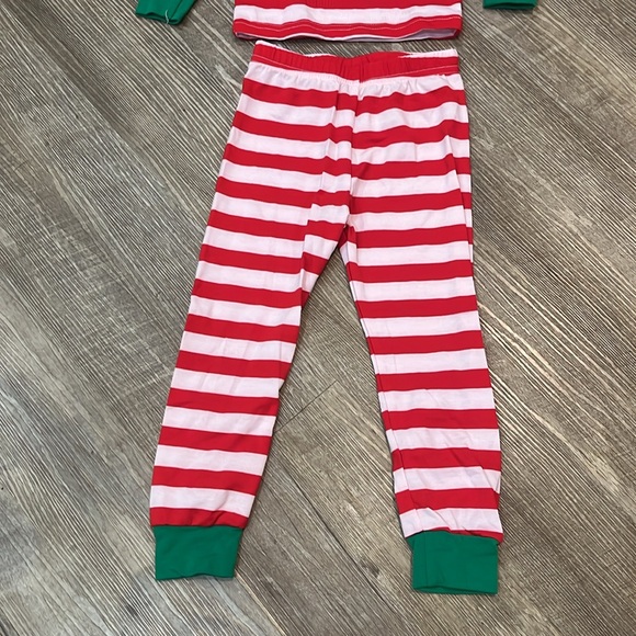 Coral Bee Boys 2 piece Pajamas Size 3 years color Red and white with green trim - Picture 3 of 8
